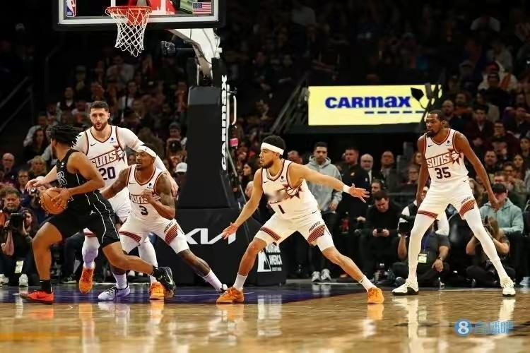 NBA常规赛，太阳在客场以127-116击败开拓者。本场比赛，太阳首发表现出色，