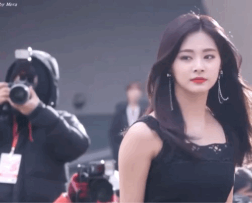 【1095号来信】jyp啊，周子瑜很美我知道，但是口红可以裸色，不可以没气色你知