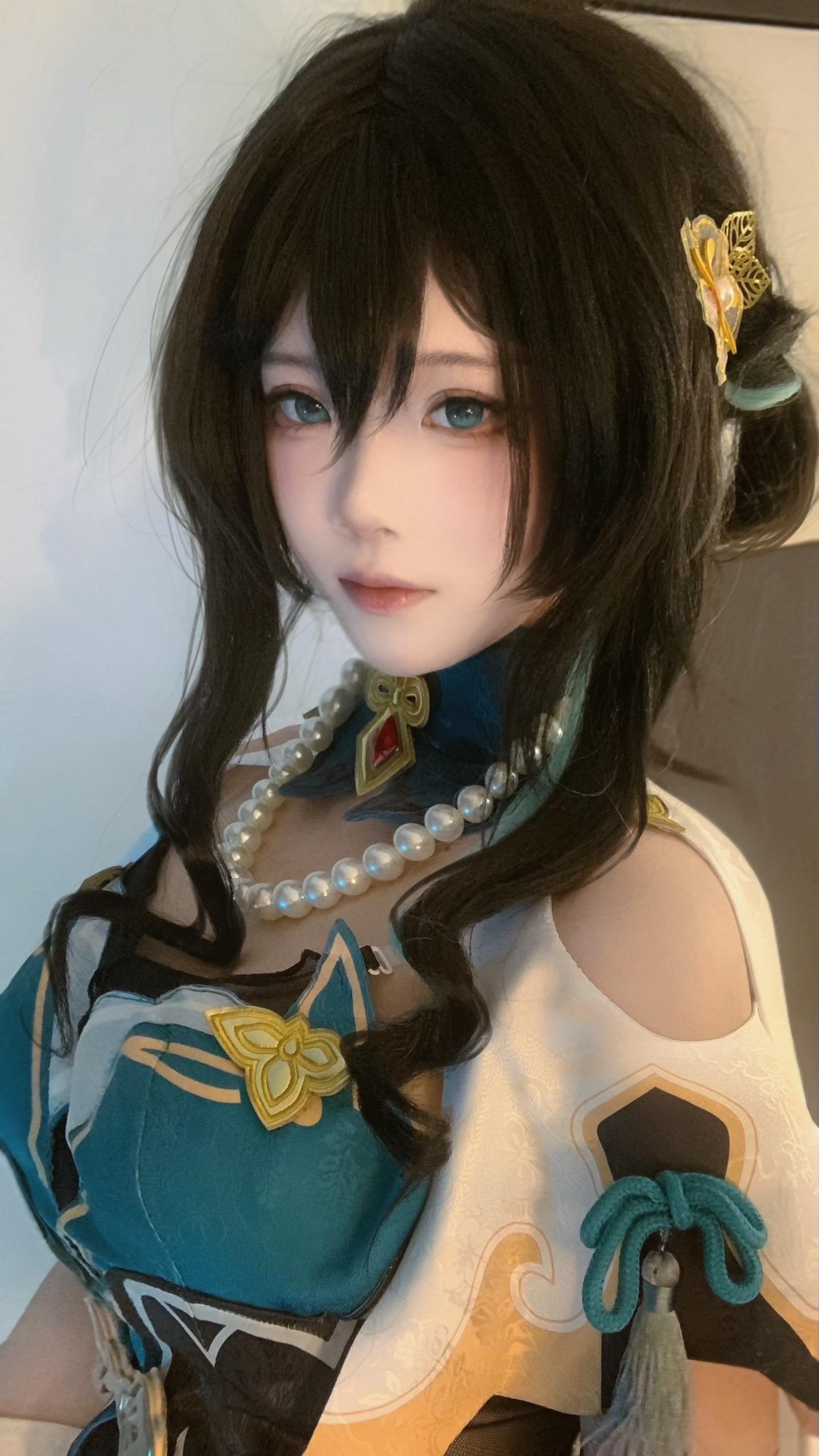 这梅花开了又谢 我偶尔从香中嗅到孤单
