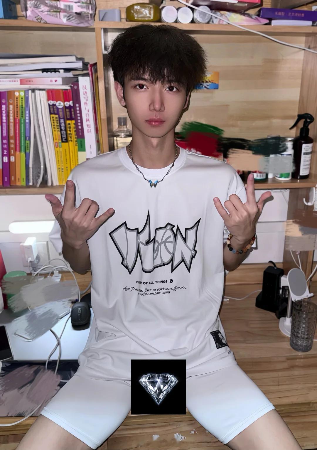 男大学生报道！传送门丨SuperDick ​​​