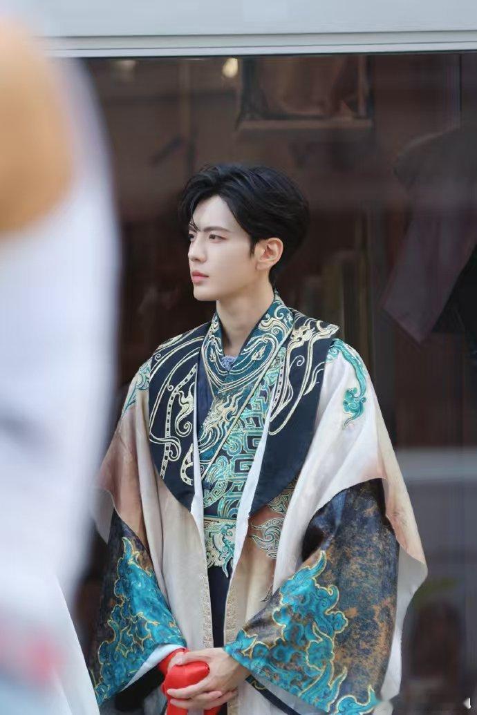 毕雯珺颜安有热血高校那味了巴黎合伙人名场面巴黎合伙人 巴黎合伙人的柜哥颜值也太高