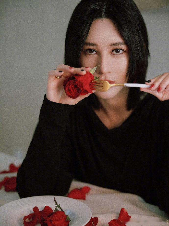 尚雯婕骨折永久性损伤尚雯婕带伤坚守节目录制，保守治疗留下永久性损伤，却依旧展现最