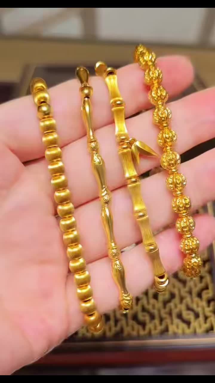 这个我真是专业的，金店这个行当，跌价从来不是新闻，顾客急坏才是。你想，半小时跌5