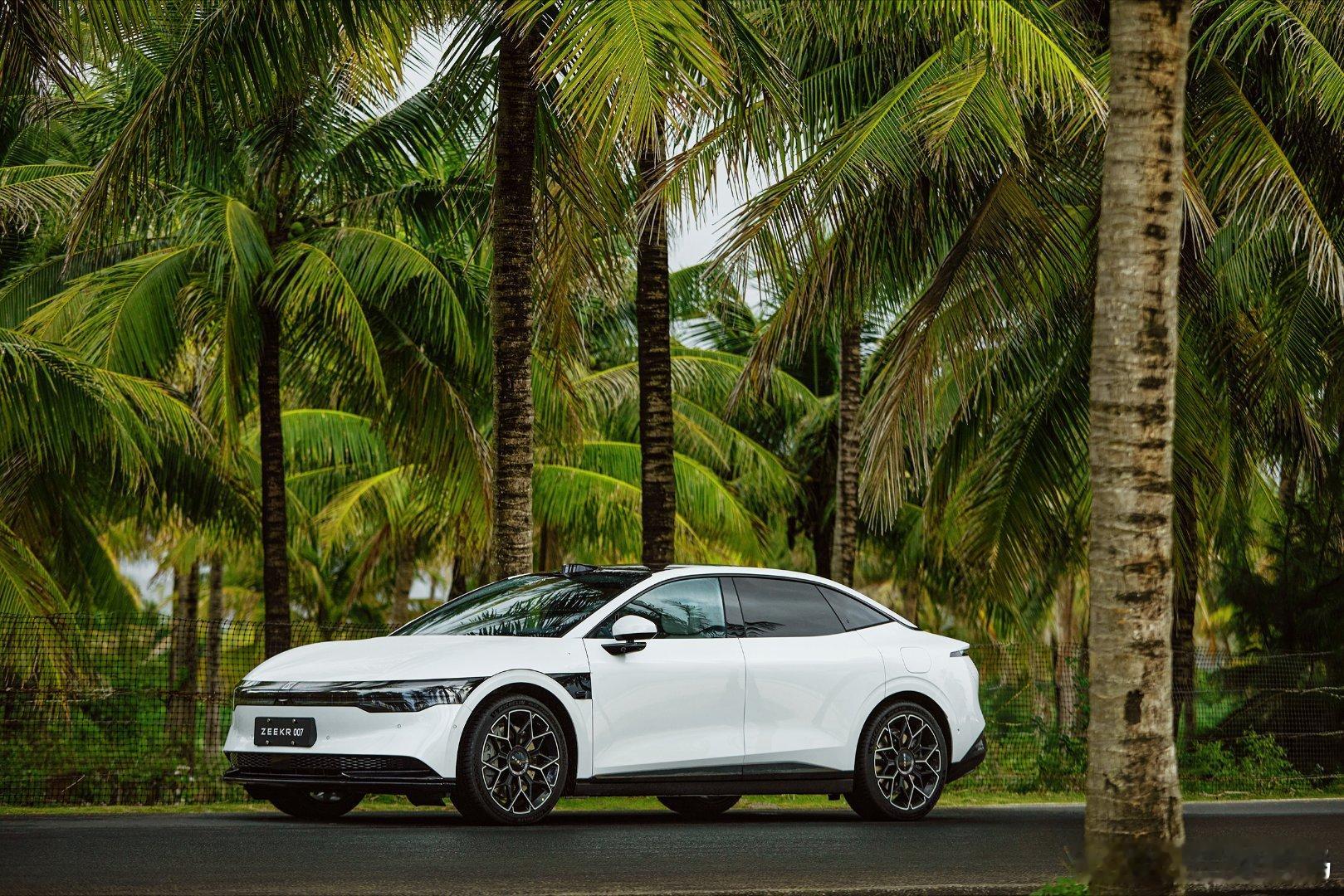 如果说有一家车企卷到离谱，那我相信这一定又是极氪。一大早就来大新闻，极氪007 