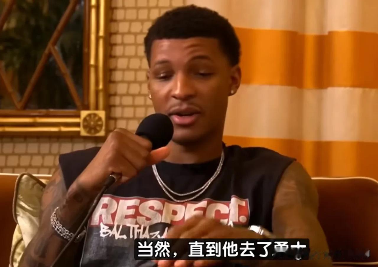 阿杜才来火箭，小贾就将人家一军
在一档节目中，主持人问小贾巴里史密斯
他跟杜兰特
