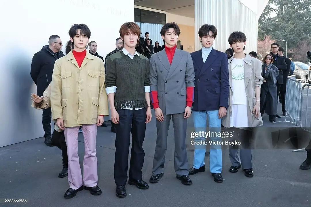 g社生图来了苏新皓为什么不穿增高鞋？？？好矮啊他