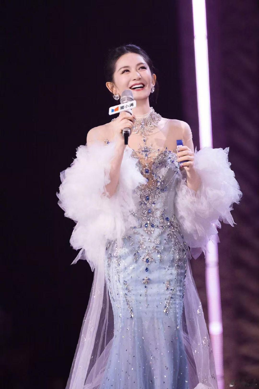 谢娜被女儿夸像爱莎公主谢娜女儿说我像爱莎公主 谢娜被女儿夸像爱莎公主 