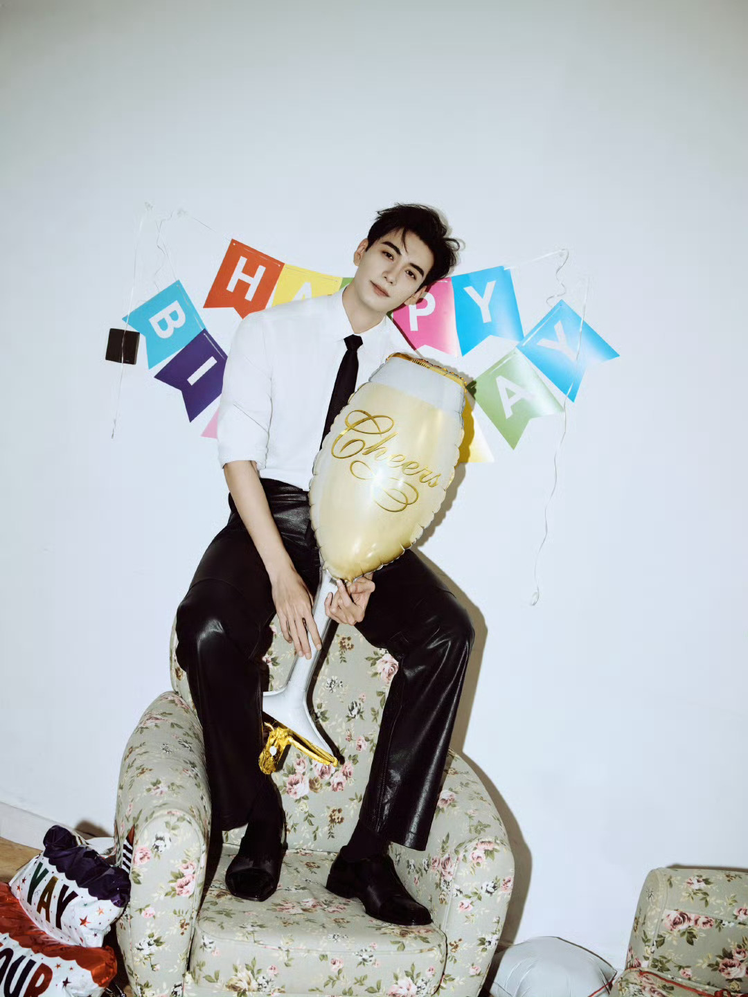 陈星旭   演员陈星旭，生日快乐！缘起肖稚宇，花开高海明，驻足陆行之。经由角色认