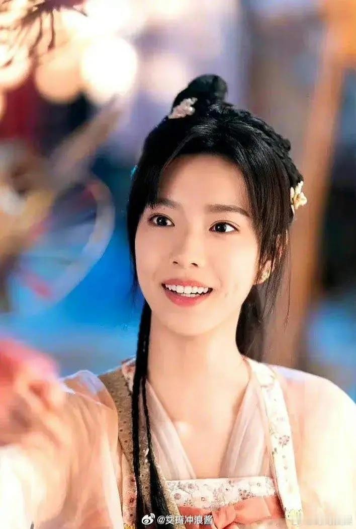 庄达菲还是早日放弃古偶这条路吧，这大长脸真有人看的下去啊 ​​​