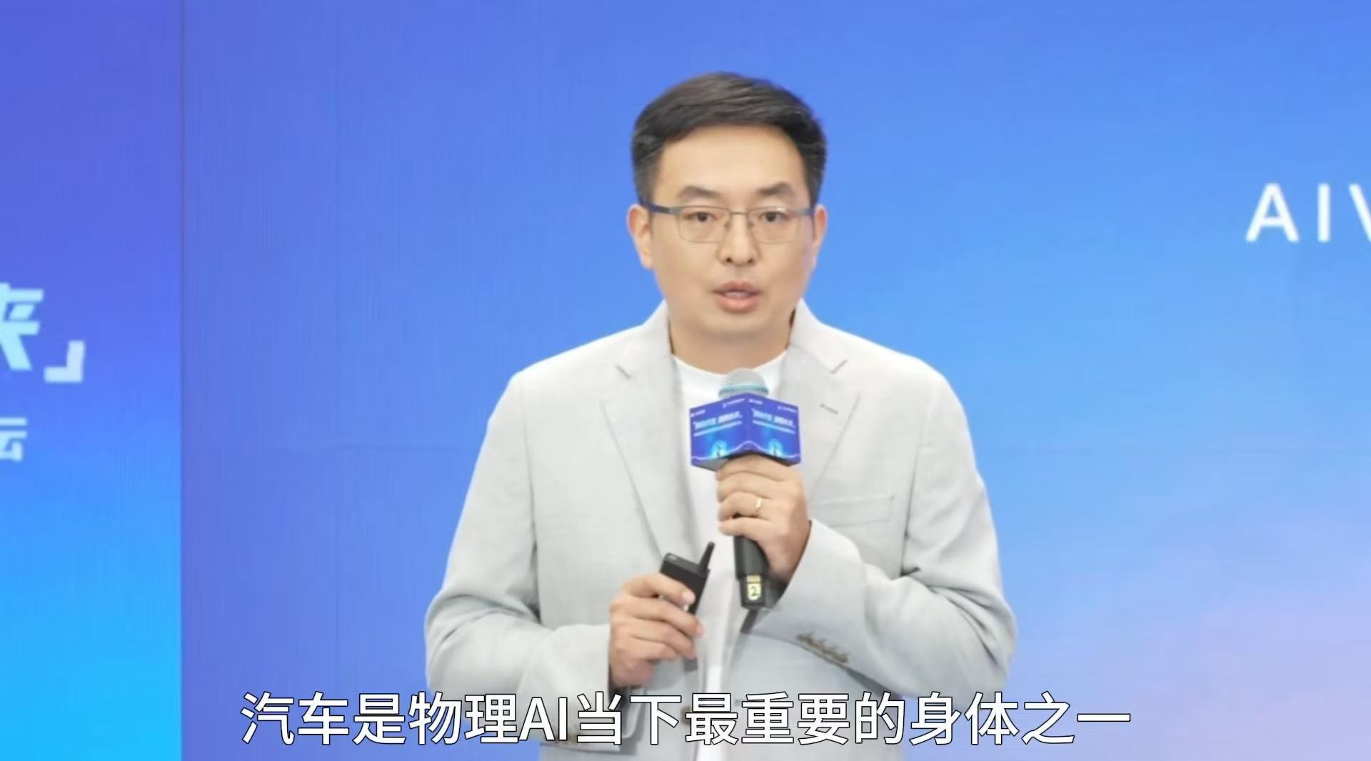 人形机器人为什么一定要是人形不同形态的AI各有各的闪光点✨有人形机器人、灵活四足