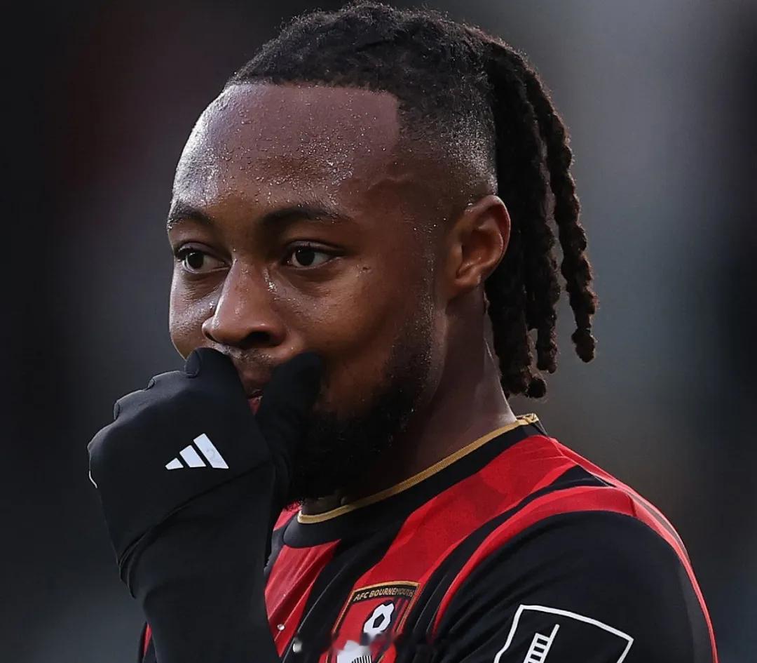 BBC记者SM消息，塞梅约希望在新年那天成为曼城球员，不过消息源表示伯恩茅斯希望