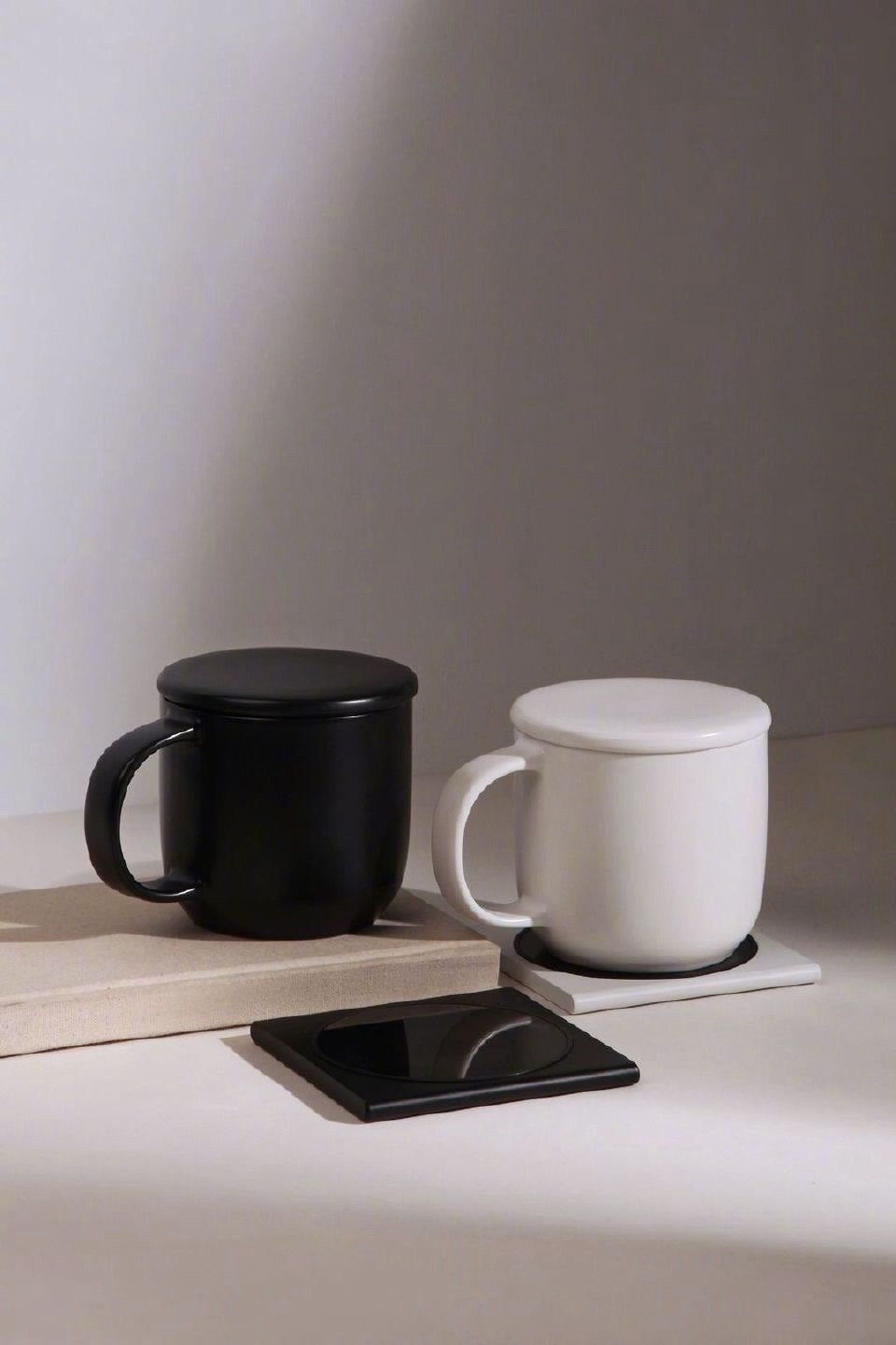 所谓“自己”，大多数时候就是其中一个自己向另一个诠释自己，然后心灵和大脑便充斥着