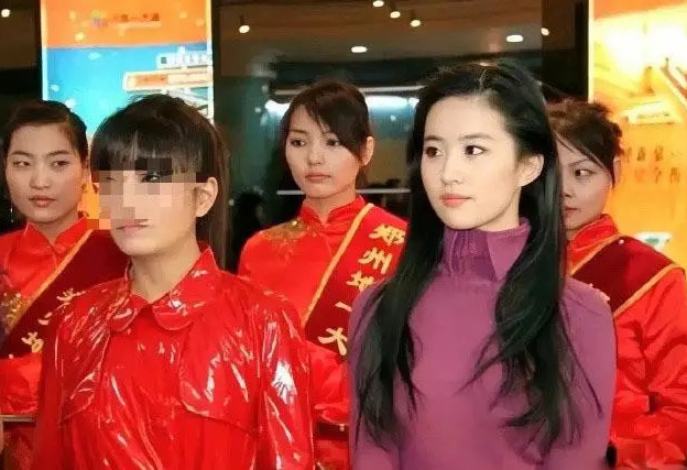 十几年前的刘亦菲，放到现在依旧乱杀吧？ ​​​
