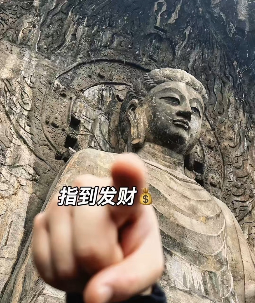 昨天缩量1138亿，以2.7万亿成交量大幅上涨53.35个基点；中期看，算是调整