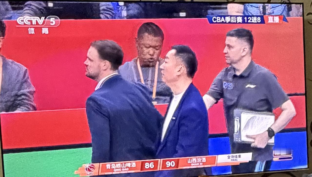 没想到青岛男篮季后赛第一轮也输球了！
和高速男篮成了难兄难弟！
本以为青岛男篮主