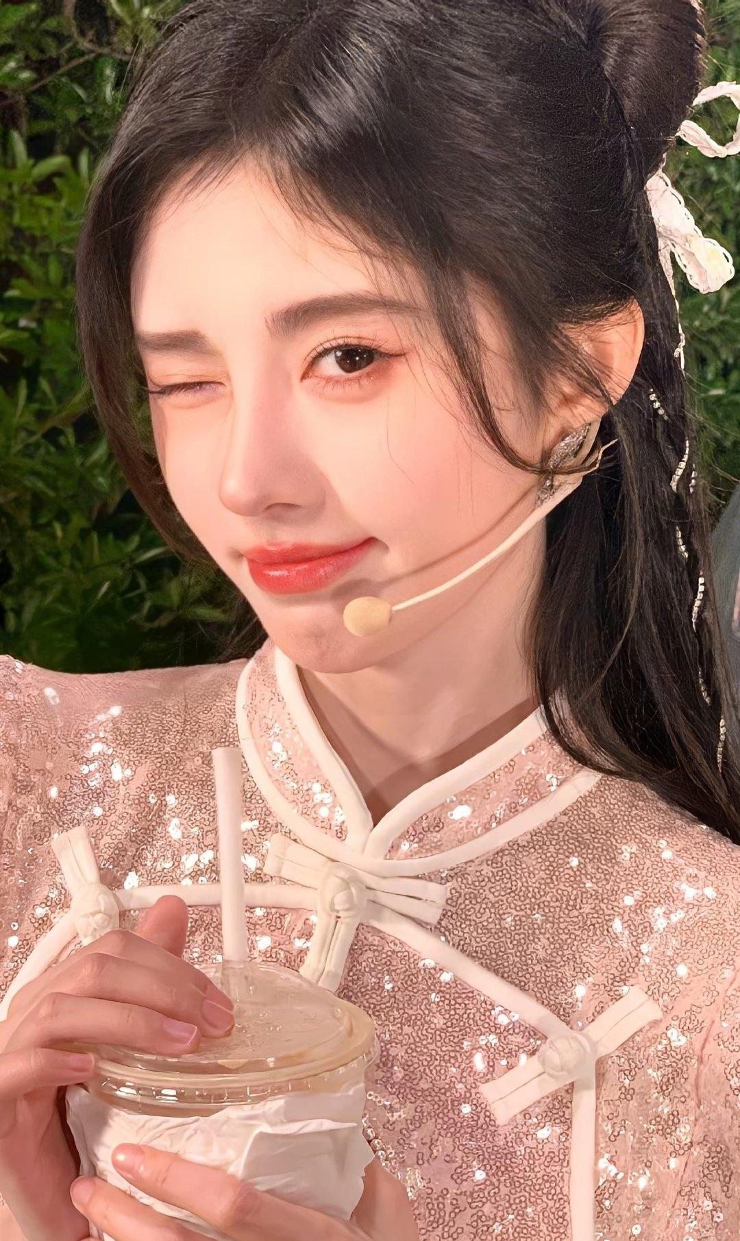 鞠婧祎鞠婧祎杂志刷新最高纪录 jjy鞠婧祎新宣战报 jjy淘宝天猫服饰品牌大使鞠