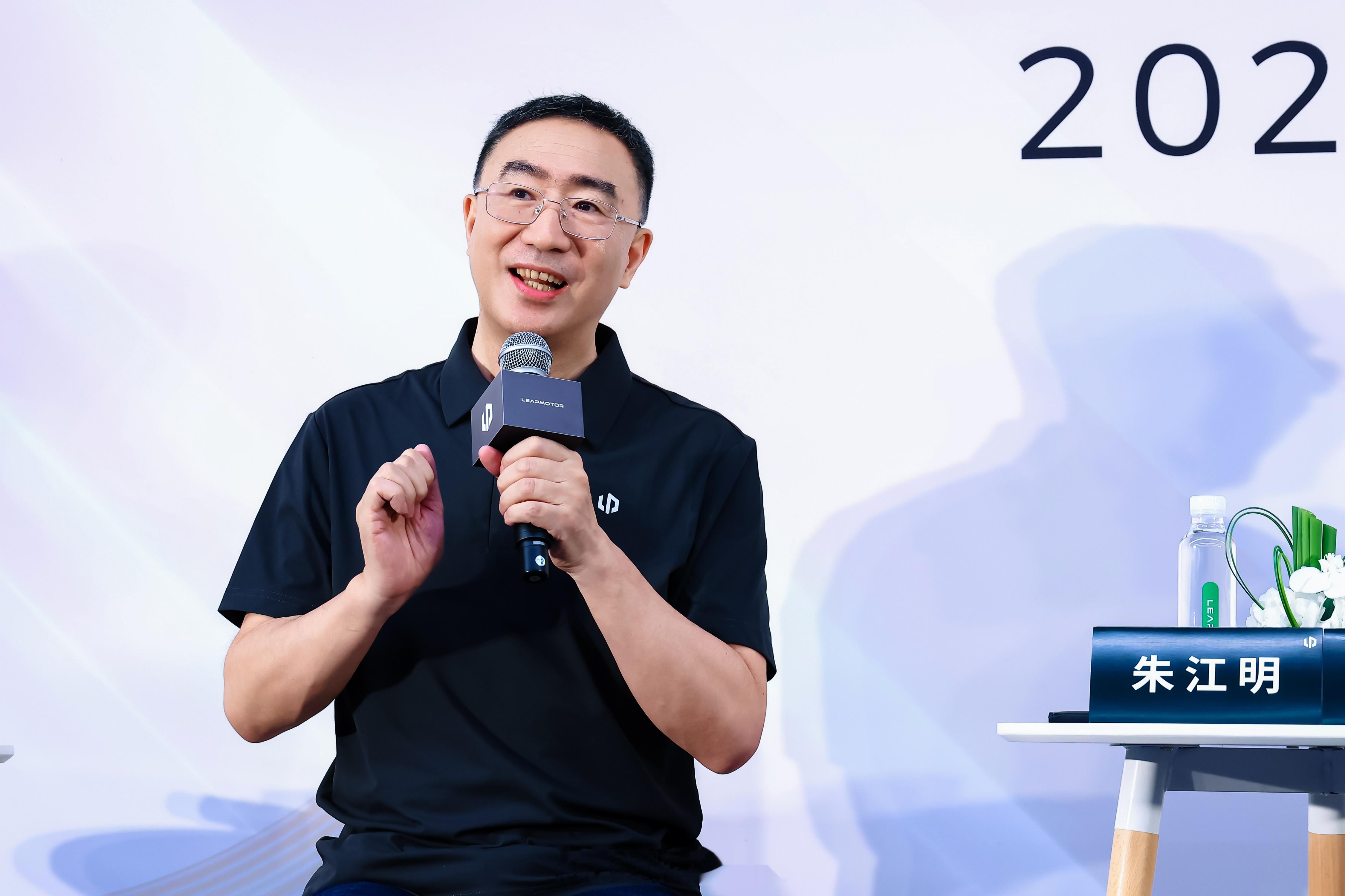 为什么昨天我愿意开 300 公里去听零跑群访？因为朱江明这个人“不说漂亮话”。比