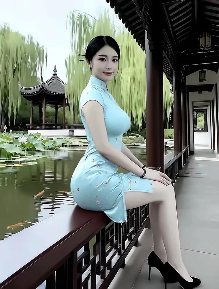 上联：漫步花前人欲醉，
下联：浅笑嫣然拂柳轻。
这下联与上联意境相契，尽显春日美