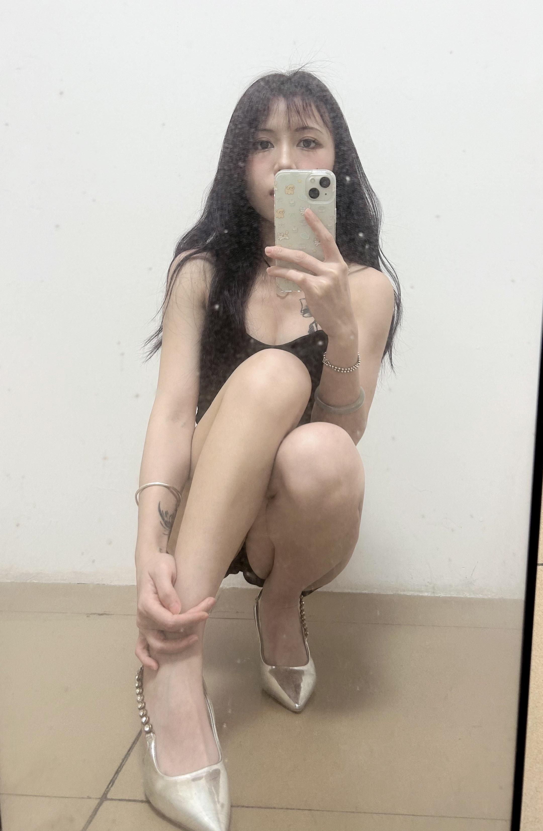 总说她爱钱 你没钱的那几年她没跟你吗