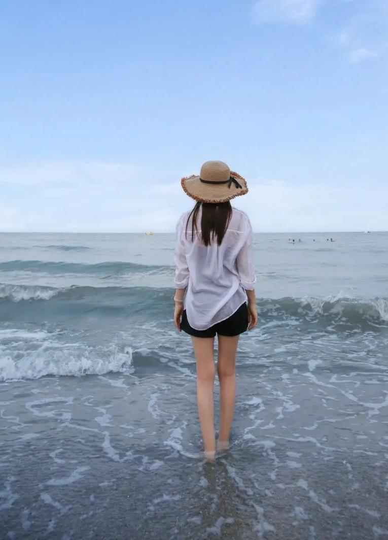 拥抱大海，快乐无限加载，
大海治愈一切emo瞬间。