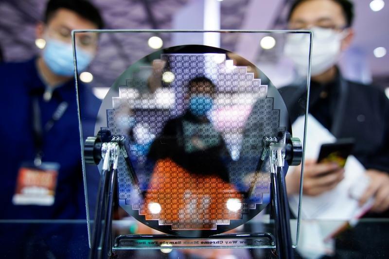 中国半导体领域未来前景那是相当值得期待。近年来国家大力扶持，投入巨量资金搞研发。