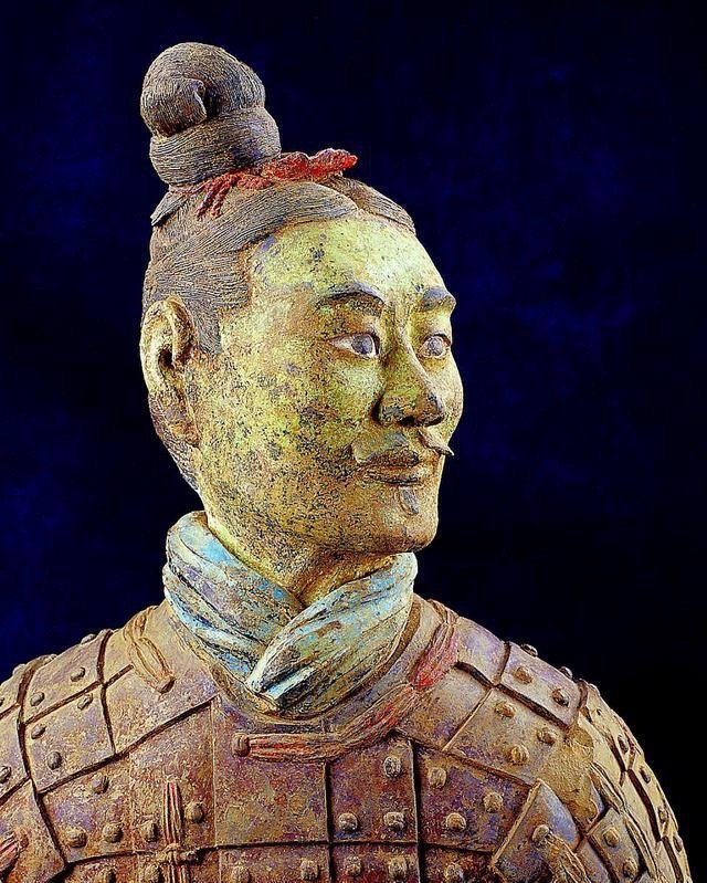 文物 这是兵马俑本来的样子秦始皇兵马俑自从上世纪70年代面世以来，一直震撼着世界