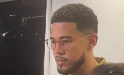 这球犯规了吗？布克谈狄龙：

“狄龙那个关键三分。”

“应该就是一个3+1。”