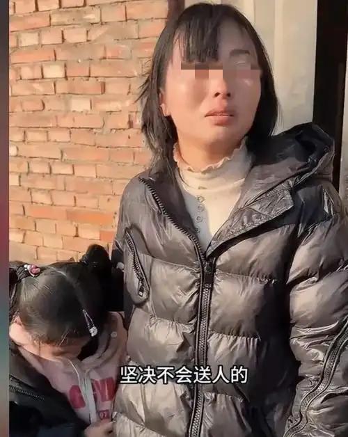 看哭了！女子22岁嫁人，生俩孩子。7年后，大伯哥因故不幸离世。谁料，大嫂不堪生活