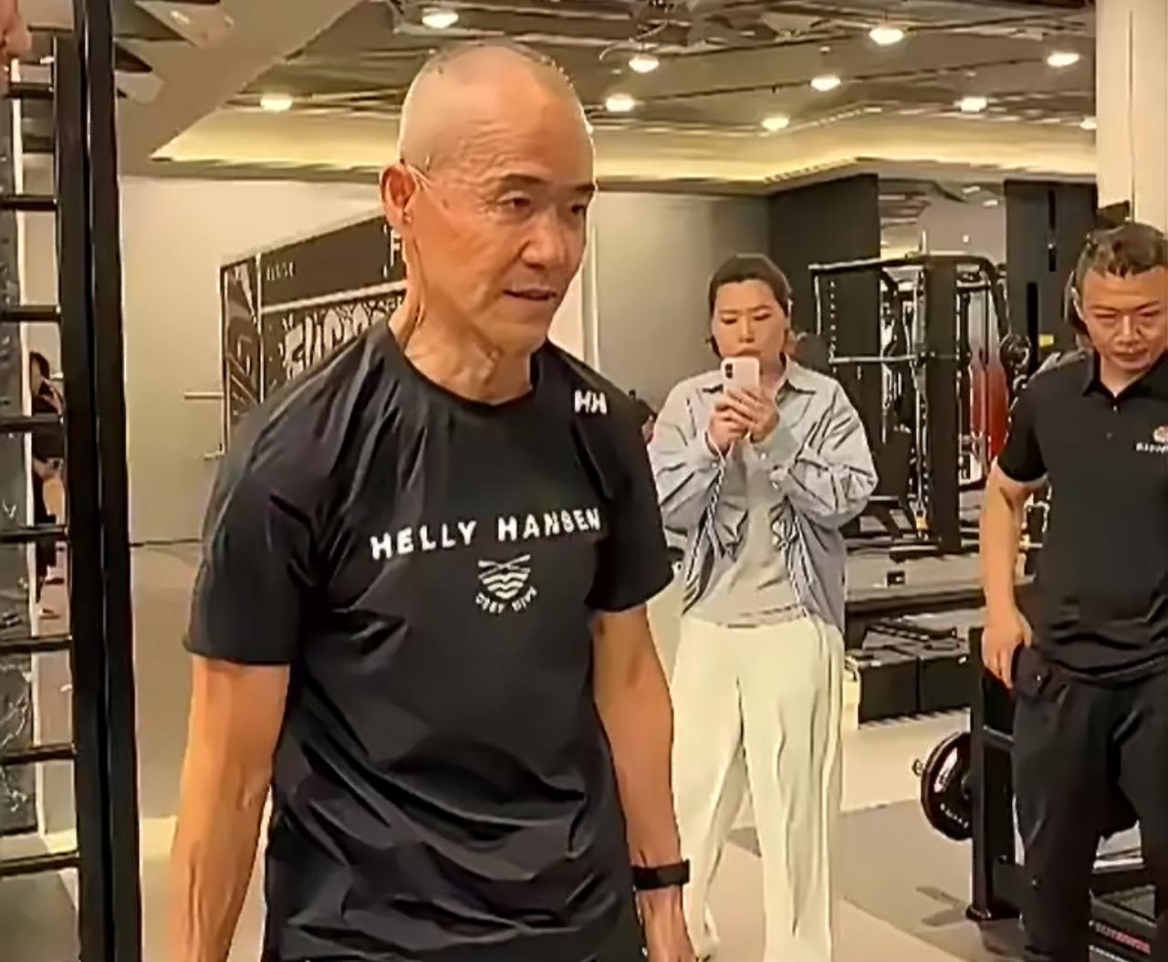 老戏骨王学圻80岁近况曝光，真的帅炸了！状态就像个40多岁的小伙子！
中国当下8