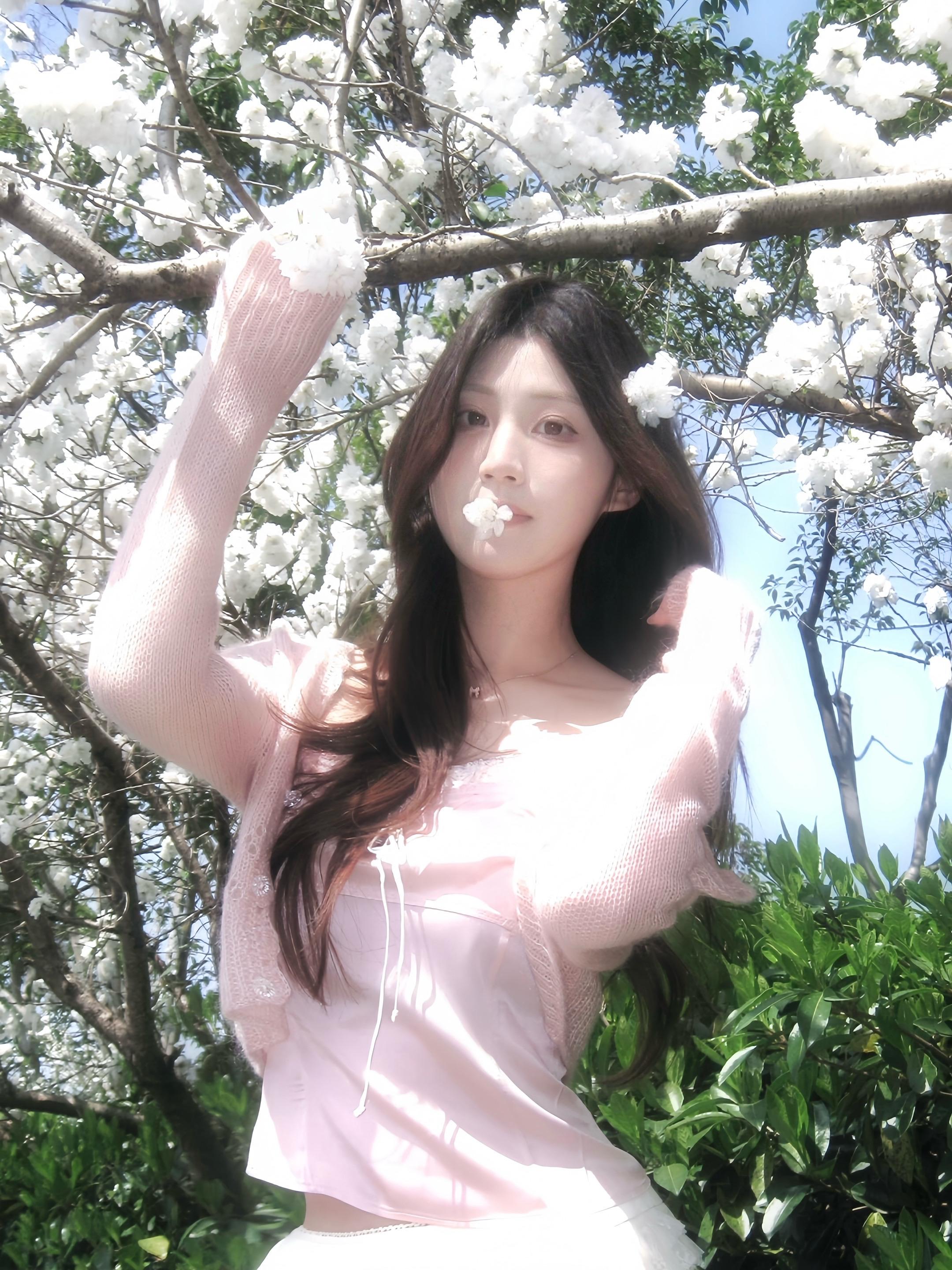 春天是个盛大的形容词。