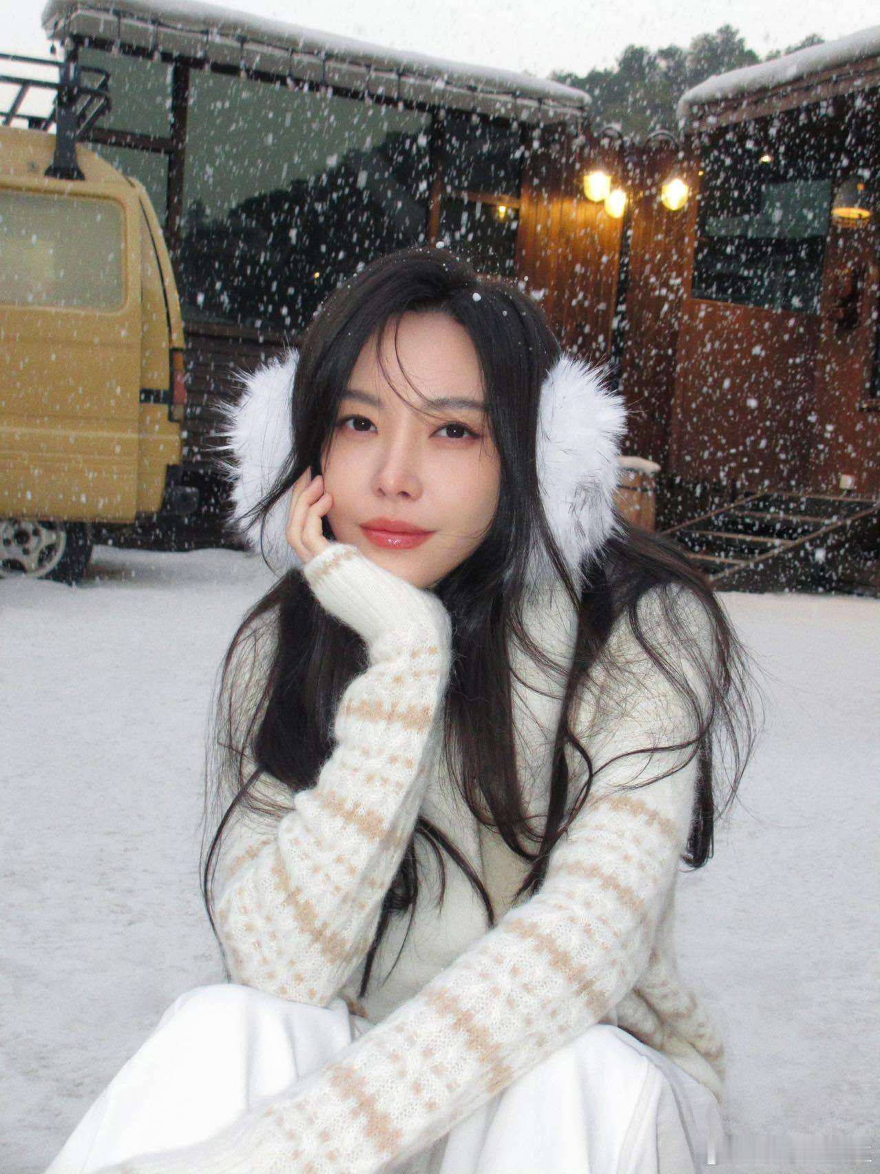 于文文被蔡卓妍结婚吓一跳 于文文：我是谁？我在哪？我偶像结婚了？这反应简直是本人