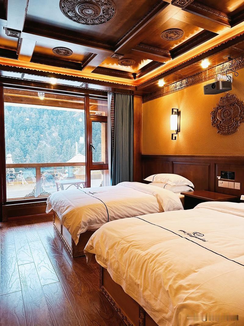 🔥九寨沟停电，民宿老板竟免单上万元！游客：活该他赚钱！

元旦跨年，一家人挤在