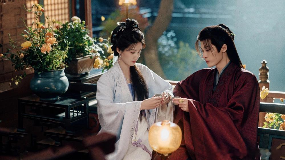 檀健次  檀健次的新剧《何不同舟渡》关注没，古装权谋是我偏爱题材，对比悬浮甜宠，