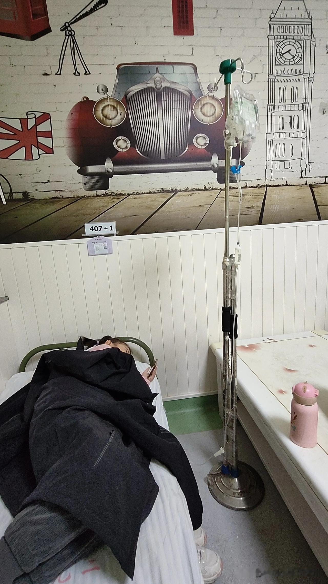 朋友们你们家的孩子也是这样吗？昨天早晨3点多老大发烧至39多，无奈赶紧去医院，经