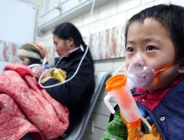 孩子咳嗽绵延不愈，其实80%的责任在家长！
 
门诊上有家长跟我说，孩子咳嗽反反