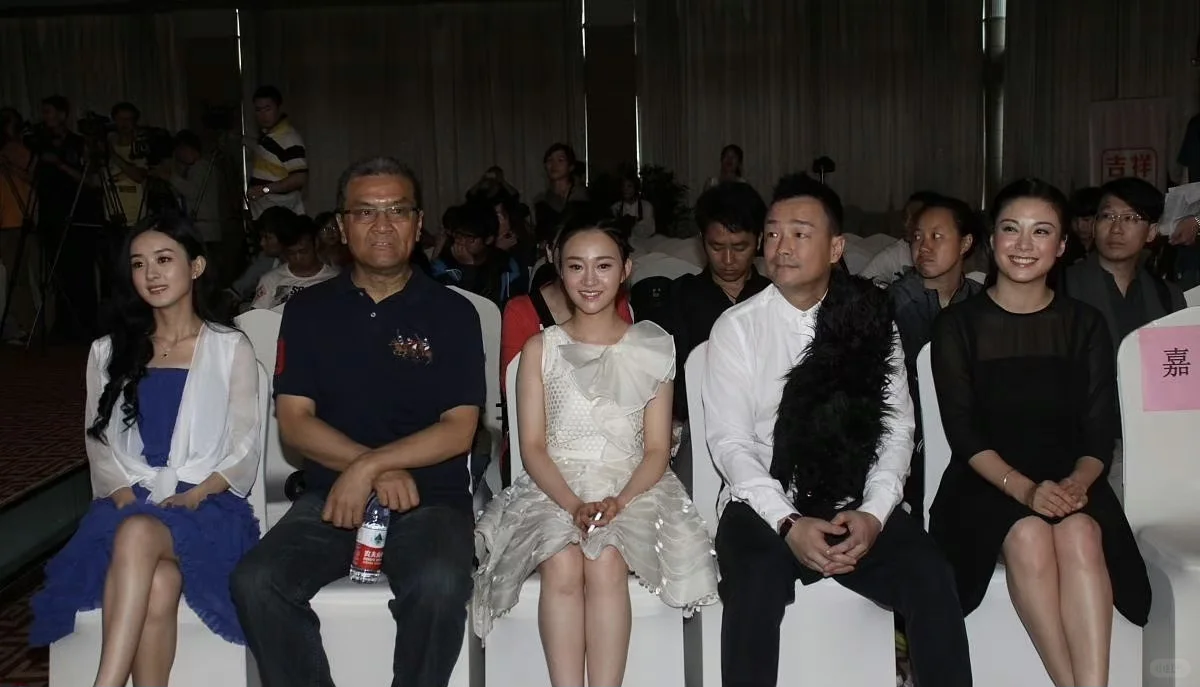 无论是坐边缘还是C位，赵丽颖这一点永不会变