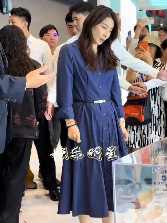 5月21日，郭晶晶现身广州国际旅游展，倾力为南沙文旅助力宣传。
 
她身着简约藏