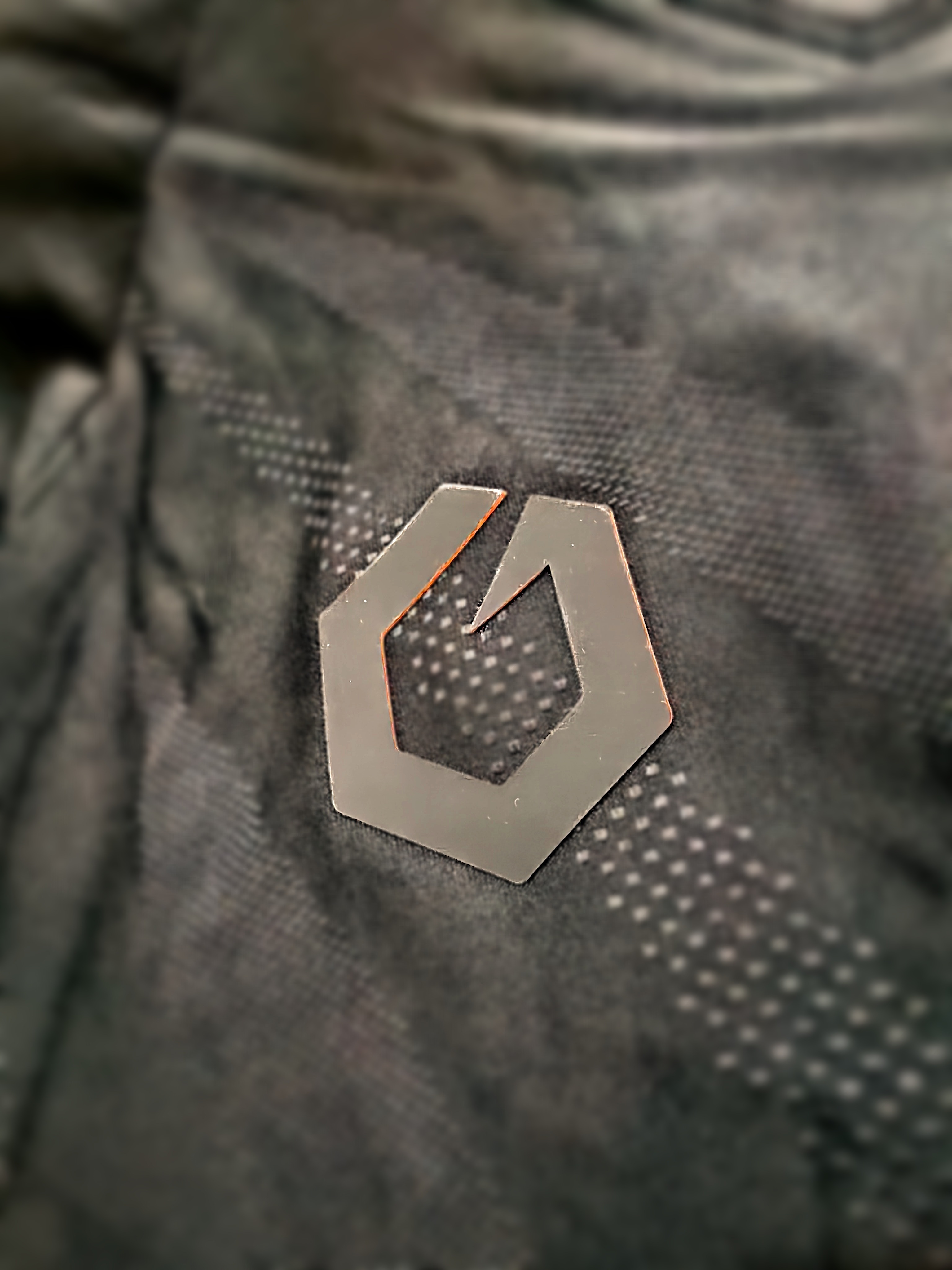 上海三菱飞狮客场，冷酷优雅。希望中国足坛可以出现更多有设计感的球衣 球衣