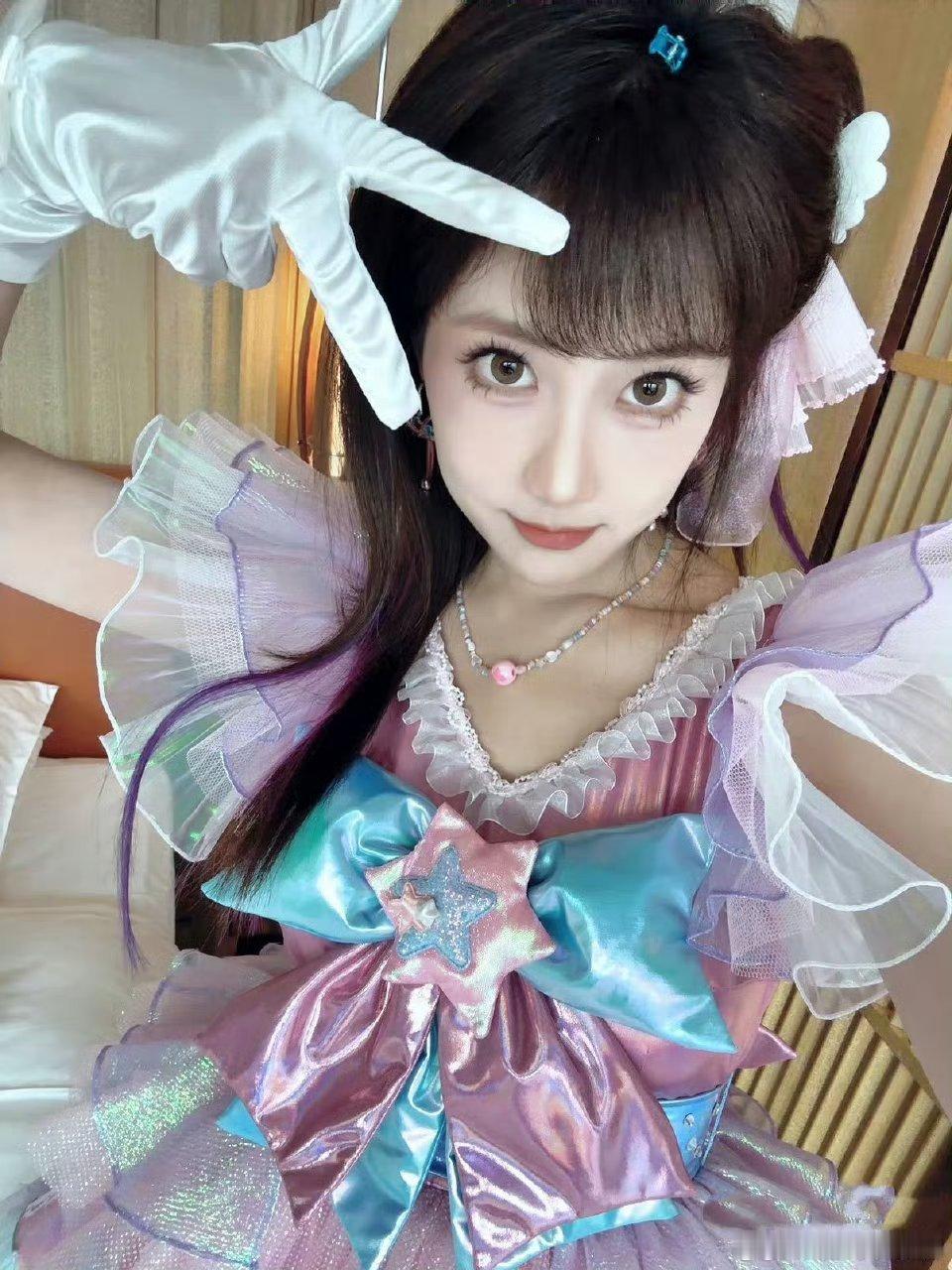 65岁演员和女爱豆0代沟李艺彤学得好认真，这种爷孙互动也太有爱了吧[爱慕][go