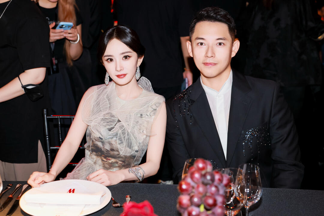 W盛典，女明星和CEO孙赛赛合影果然还是得看女神们 ​​​
