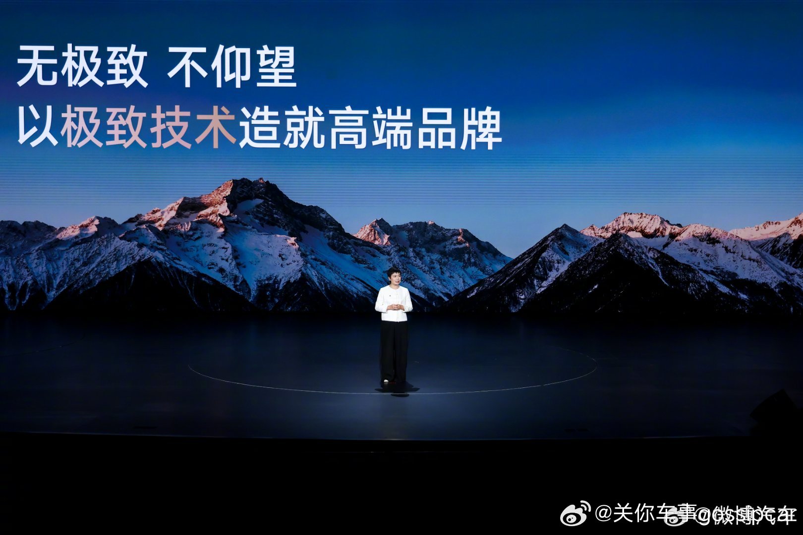 仰望U8L要上市了，之前在车展做了一次实拍，气场不得不说太强了，而且它用黑金的手