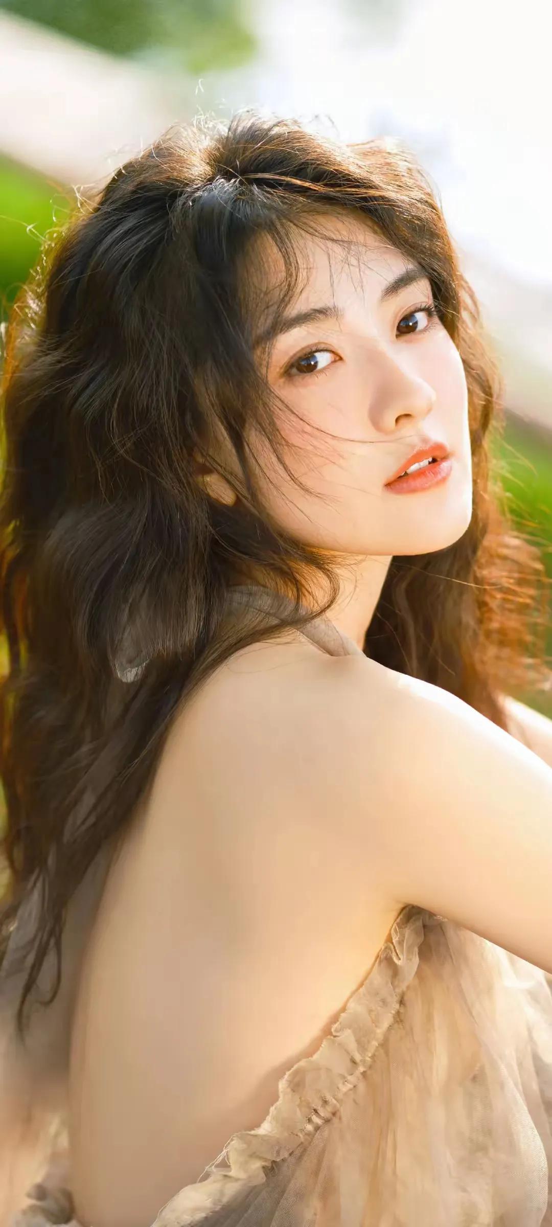 梁洁美图分享，优雅美丽，妩媚动人女神图来袭 女神美图安利 女星美照分享 分享美女