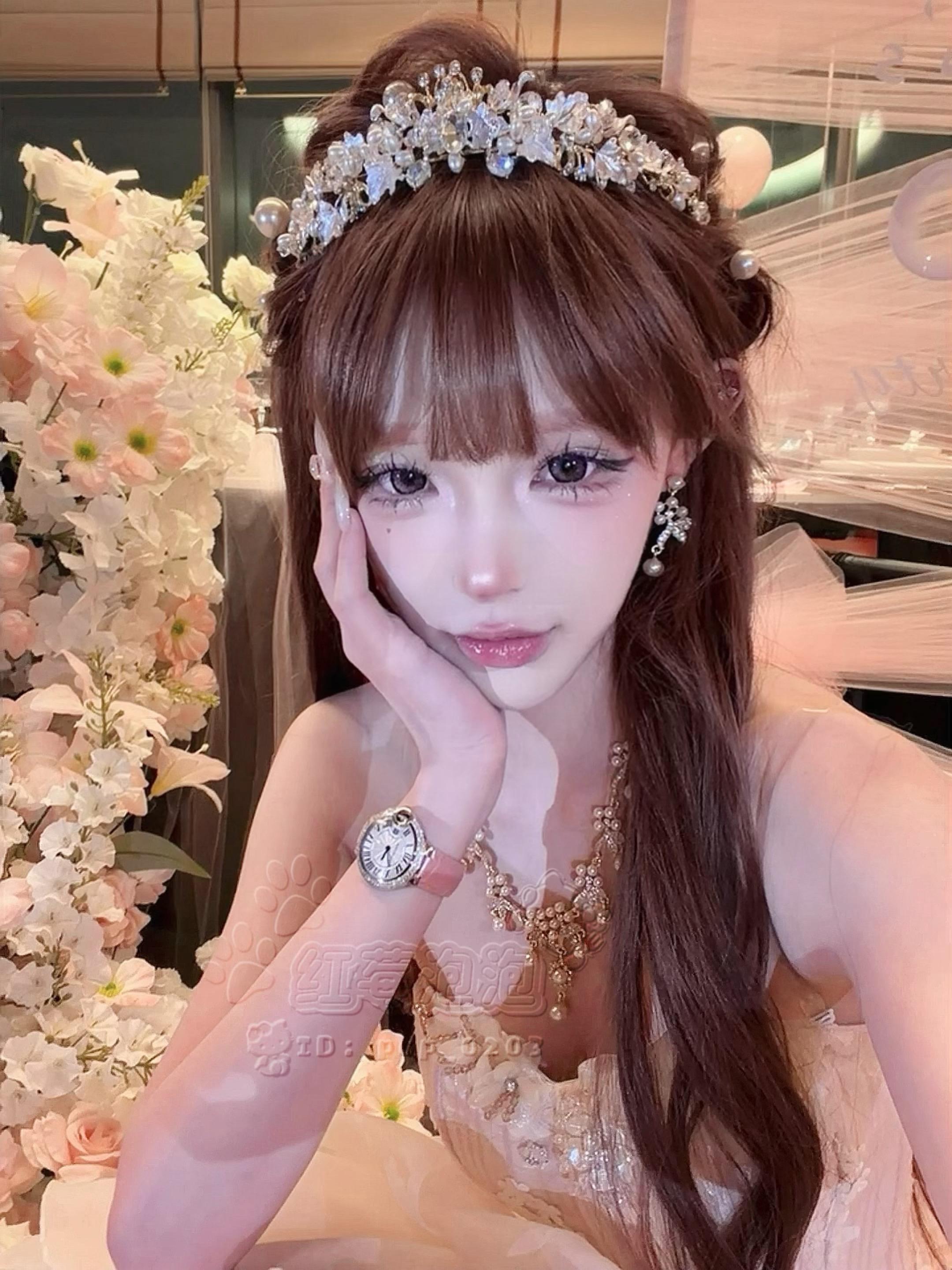 有点小自恋 还好有人愿意永远陪我演高高在上的公主戏码