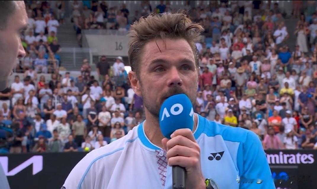 斯坦·瓦林卡击败杰雷，自2021年以来首次在澳网获胜。

记者：“斯坦，你200