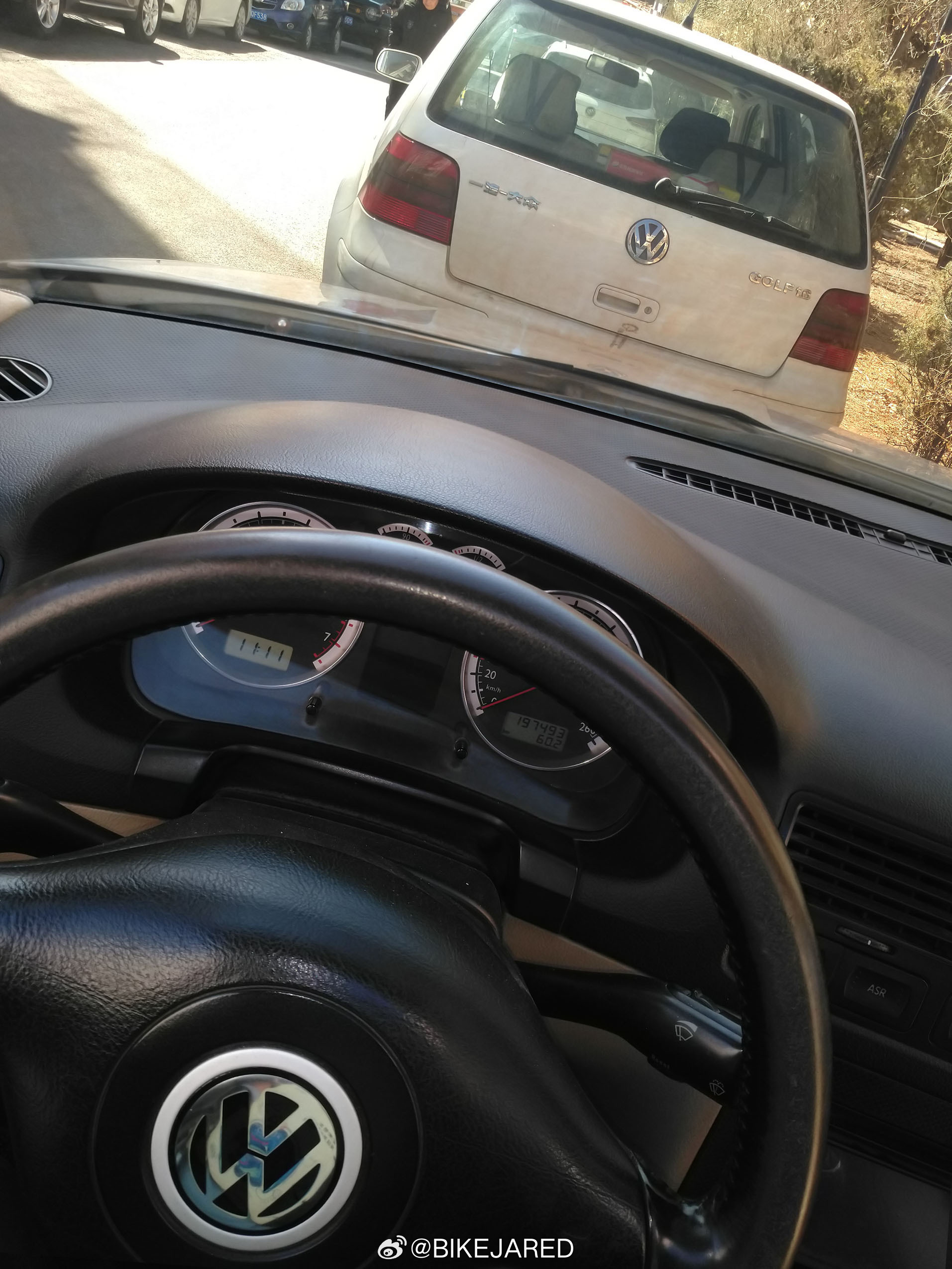 大众宝来大众高尔夫大众高尔夫_mk4老车不死,也不会凋零 这种同框的机会越来越少