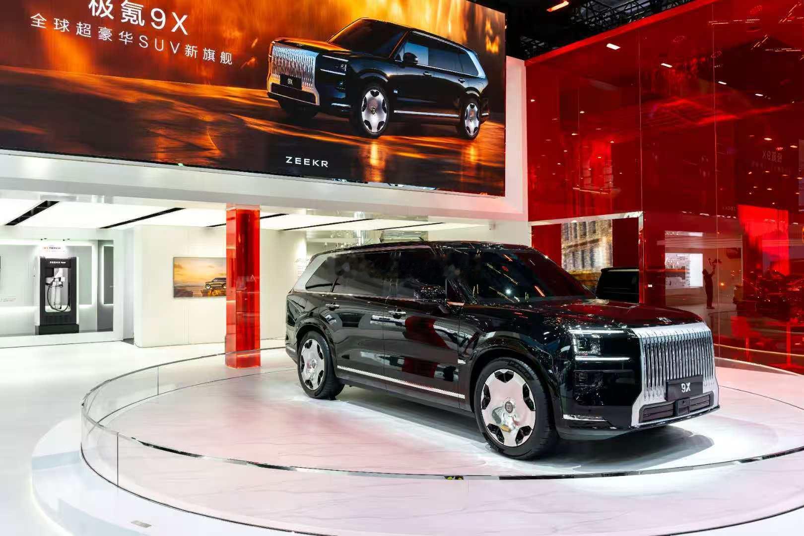 粤港澳车展的“顶流”，最豪华SUV极氪9X和最豪华MPV极氪009光辉典藏版同时