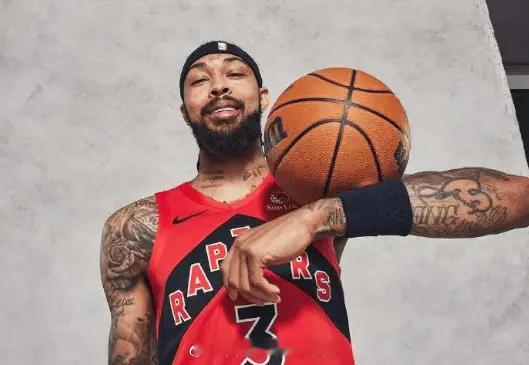 布兰登-英格拉姆上半场比赛出场17分钟，9投7中，三分3中2，罚球2中2砍下18