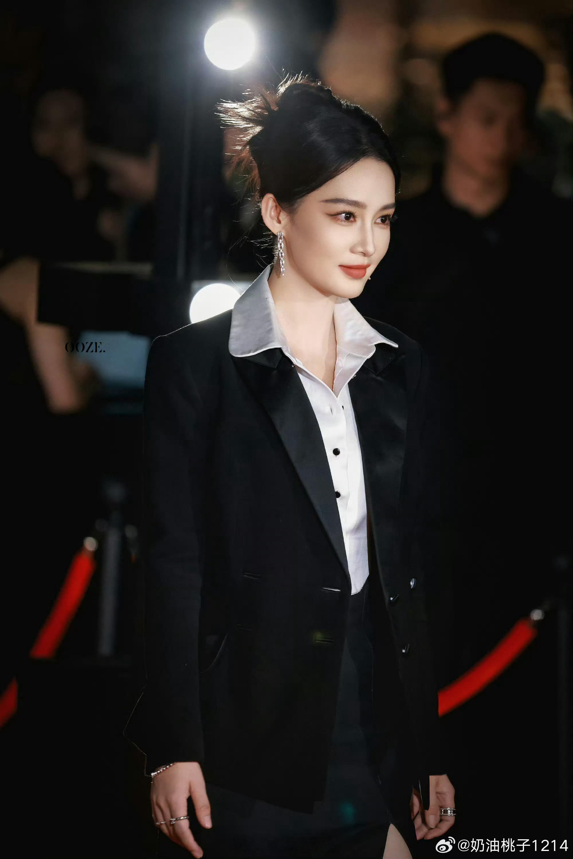 李沁生图生图里的李沁也太让人惊艳了！五官立体又精致，随便一个镜头都透着温柔气质，