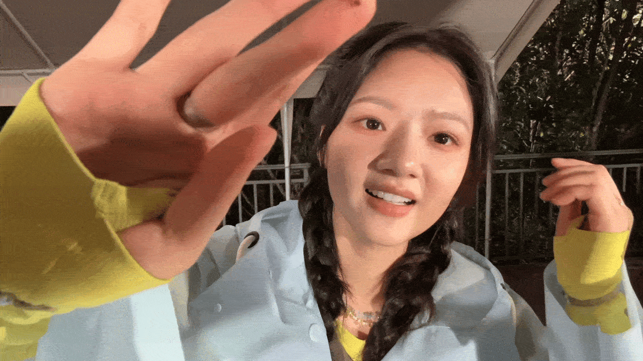 任敏吃蚂蚁 任敏吃柠檬味蚂蚁的表情太平静了，平静到我觉得那盘东西可能真的不难吃。