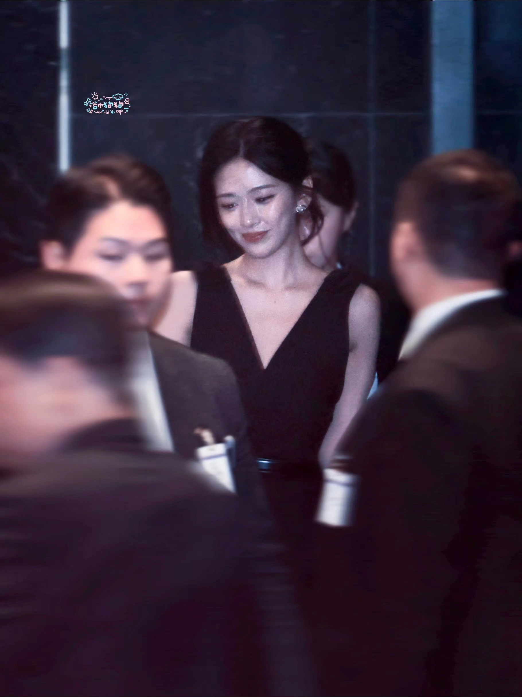 投稿～安宥真  周旋于纸醉金迷之中，依然温柔圣洁 